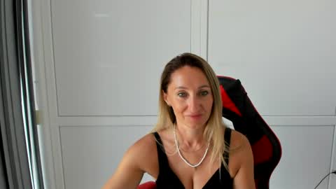 Snapshot of elinarosee chatting on 20, 7, 2026 Milena online show from 20, 7, 2026
