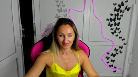 Snapshot of elinarosee chatting on 23, 7, 2026 Milena online show from 23, 7, 2026