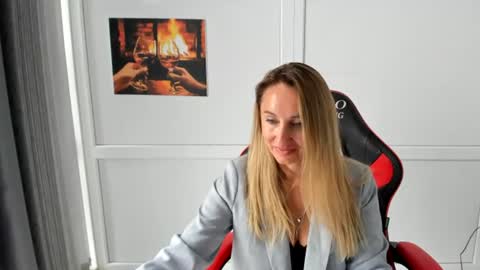 Snapshot of elinarosee chatting on 28, 7, 2026 Milena online show from 28, 7, 2026
