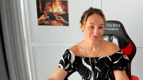Snapshot of elinarosee chatting on 5, 8, 2026 Milena online show from 5, 8, 2026