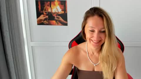 Snapshot of elinarosee chatting on 6, 8, 2026 Milena online show from 6, 8, 2026
