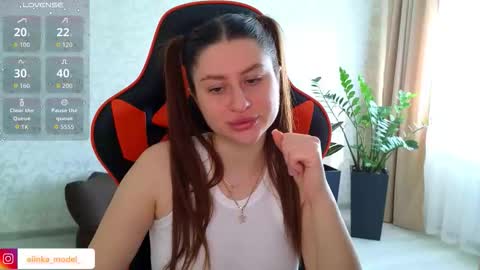 Elina online show from 4, 10, 2025