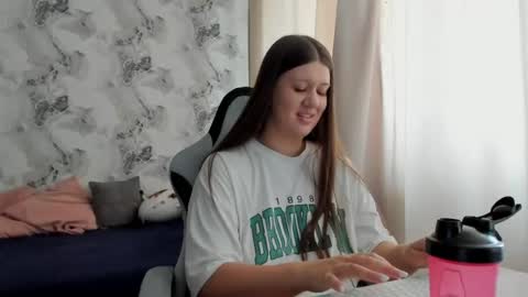 Snapshot of elisa_kollin chatting on 29, 6, 2026 Aletta Oushen online show from 29, 6, 2026