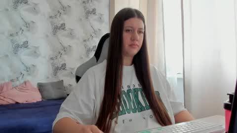 Snapshot of elisa_kollin chatting on 1, 7, 2026 Aletta Oushen online show from 1, 7, 2026