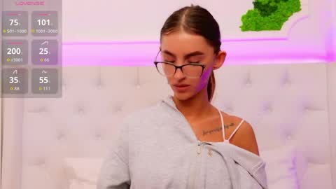 ElisaCharm online show from 10, 4, 2026