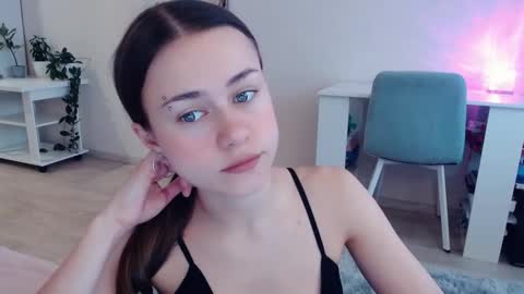 Snapshot of eliscuteblonde chatting on 13, 2, 2026 Elis online show from 13, 2, 2026