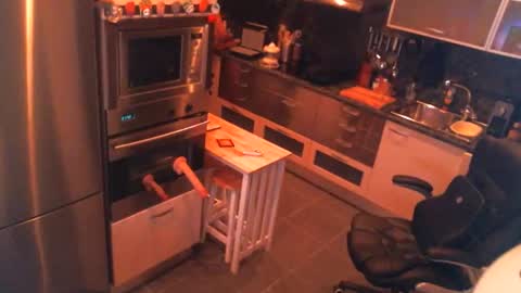 Snapshot of elise_tv chatting on 12, 11, 2025 Barbie online show from 12, 11, 2025