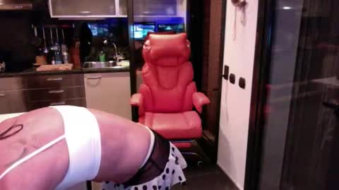 Snapshot of elise_tv chatting on 22, 5, 2026 Barbie online show from 22, 5, 2026