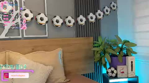 Elise Play Boobs online show from 12, 6, 2026