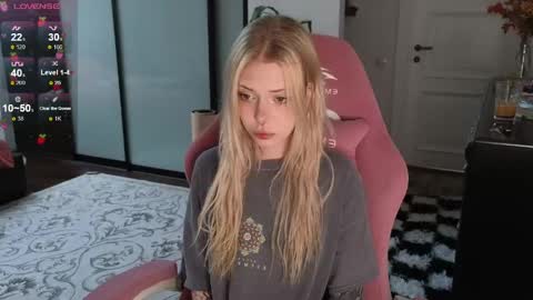 Snapshot of eliza_sadcat chatting on 20, 5, 2026 Elizabeth online show from 20, 5, 2026