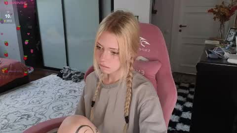 Snapshot of eliza_sadcat chatting on 25, 5, 2026 Elizabeth online show from 25, 5, 2026