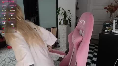 Snapshot of eliza_sadcat chatting on 31, 5, 2026 Elizabeth online show from 31, 5, 2026