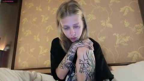 Snapshot of eliza_sadcat chatting on 18, 6, 2026 Elizabeth online show from 18, 6, 2026