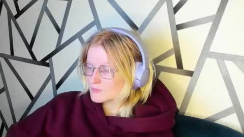 Elizabeth online show from 26, 11, 2025