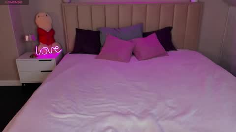 Ella online show from 10, 3, 2026