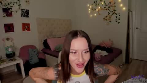 Snapshot of ella_gdss chatting on 28, 10, 2025 ELLA online show from 28, 10, 2025