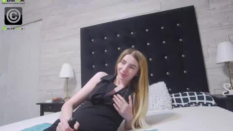 Snapshot of ella_lizzie chatting on 20, 10, 2025 ella_lizzie online show from 20, 10, 2025
