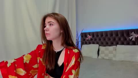 Ella Mayers online show from 10, 2, 2025