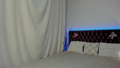 Ella Mayers online show from 12, 2, 2025