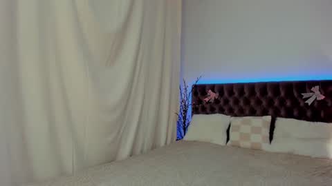 Ella Mayers online show from 14, 2, 2025