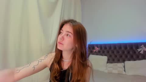 Ella Mayers online show from 3, 3, 2025