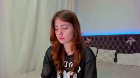 Ella Mayers online show from 5, 3, 2025