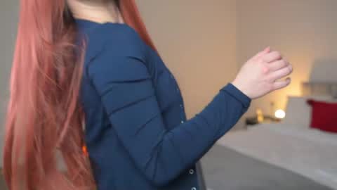 Ella online show from 10, 4, 2026