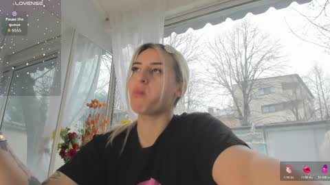 ella_vee online show from 4, 4, 2026