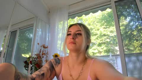 Snapshot of ella_vee chatting on 25, 5, 2026 ella_vee online show from 25, 5, 2026