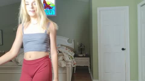 Snapshot of ellalowe chatting on 15, 4, 2026 ellalowe online show from 15, 4, 2026