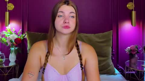 Snapshot of ellamaison chatting on 12, 10, 2025 Ella online show from 12, 10, 2025