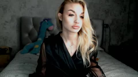 ellamilla online show from 19, 4, 2026
