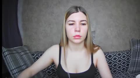 EllaNuar online show from 2, 12, 2024