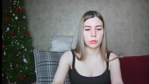 EllaNuar online show from 9, 1, 2025