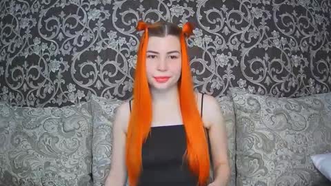 EllaNuar online show from 17, 11, 2025