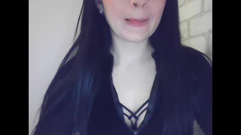 Snapshot of elle010843 chatting on 5, 1, 2025 elle010843 online show from 5, 1, 2025