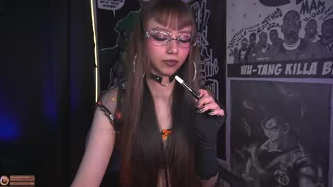 Snapshot of elle_uwu chatting on 4, 6, 2026 follow me on instagram . online show from 4, 6, 2026