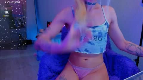 Snapshot of elli_26 chatting on 5, 3, 2026 Ellie online show from 5, 3, 2026