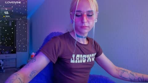 Snapshot of elli_26 chatting on 10, 4, 2026 Ellie online show from 10, 4, 2026