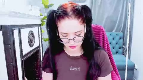 Snapshot of ellie_magic chatting on 1, 3, 2025 ellie_magic online show from 1, 3, 2025