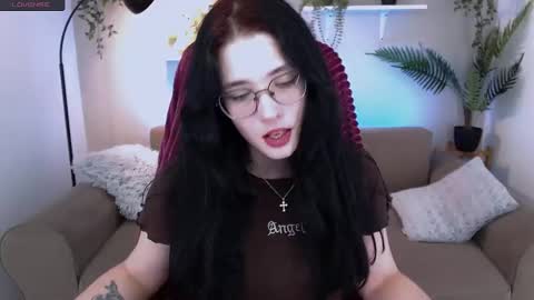 Snapshot of ellie_magic chatting on 4, 3, 2025 ellie_magic online show from 4, 3, 2025