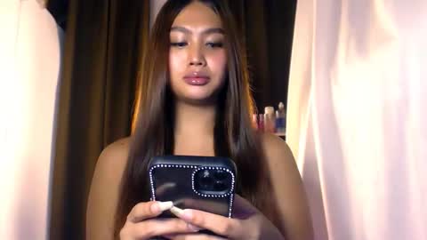 Snapshot of elliecummers chatting on 17, 5, 2026 ellie online show from 17, 5, 2026