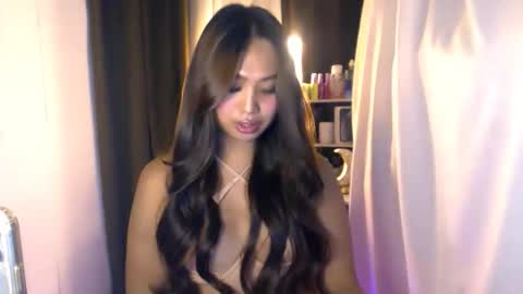 Snapshot of elliecummers chatting on 20, 5, 2026 ellie online show from 20, 5, 2026