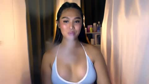 Snapshot of elliecummers chatting on 17, 6, 2026 ellie online show from 17, 6, 2026