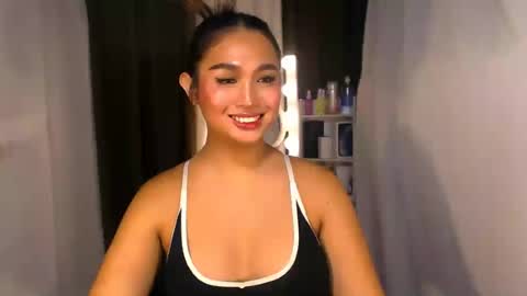 Snapshot of elliecummers chatting on 17, 6, 2026 ellie online show from 17, 6, 2026