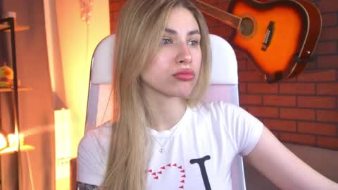 Snapshot of elliecutes chatting on 27, 4, 2026 elliecutes online show from 27, 4, 2026