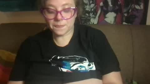 Ellie Louise online show from 4, 12, 2025