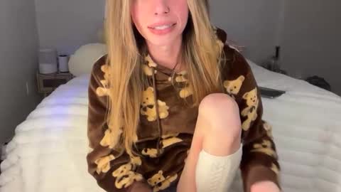 Snapshot of ellieluvs chatting on 3, 2, 2026 ellie online show from 3, 2, 2026