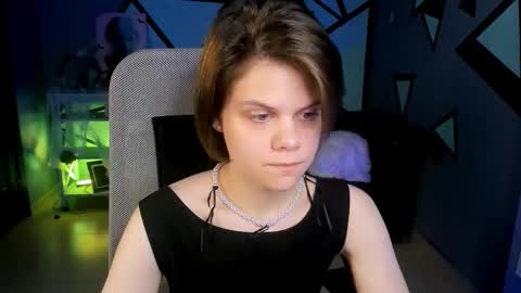 elliemurler online show from 25, 10, 2025