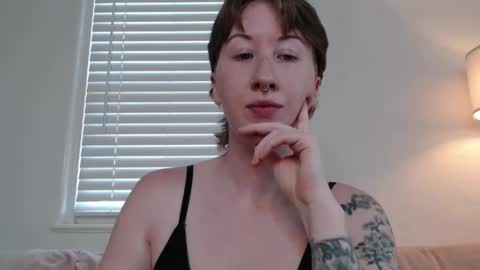 Ellie Rowyn online show from 4, 10, 2025